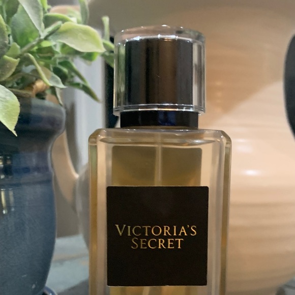 New Victoria's Secret Heavenly Fragrance Mist 8.4 oz Spray - Picture 3 of 3